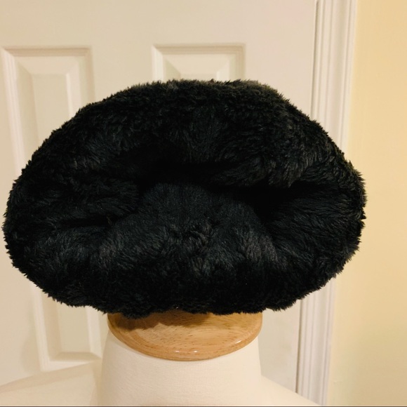 Sale Host Pick NWT Super Soft Black Pom Pom Beanie - Picture 4 of 5